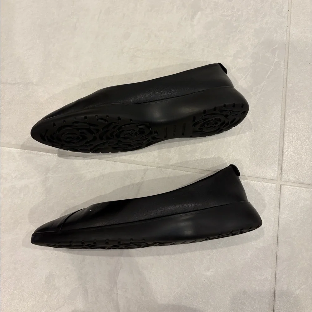 Taryn Rose Devon Napa Flats in Black Size 6.5